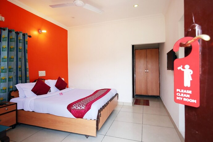 Imagen de la habitación del Hotel Oyo 4256 Rajmahal. Foto 25