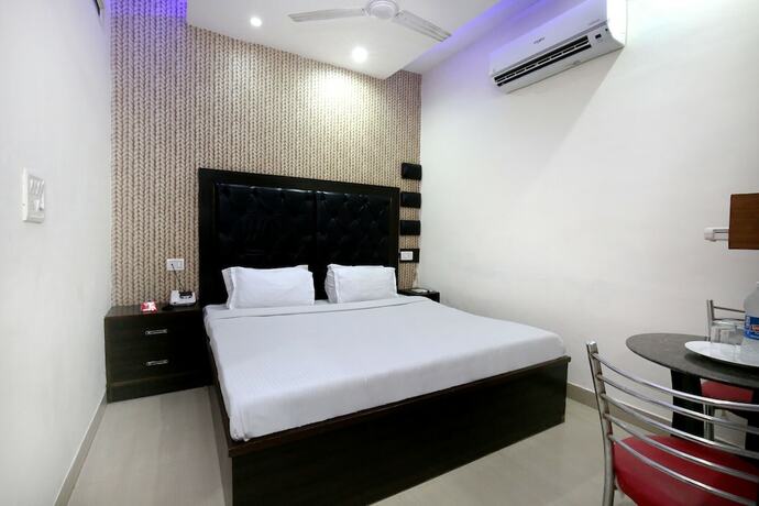 Imagen de la habitación del Hotel Oyo 4727 Sangam Pacific. Foto 2