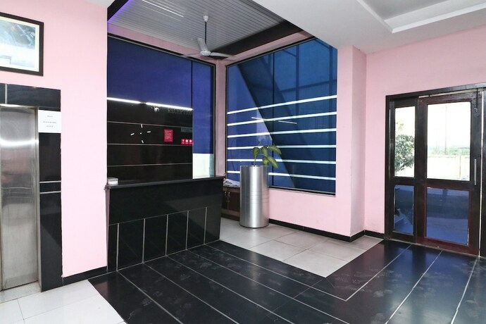 Imagen general del Hotel Oyo 4754 Center Point. Foto 6