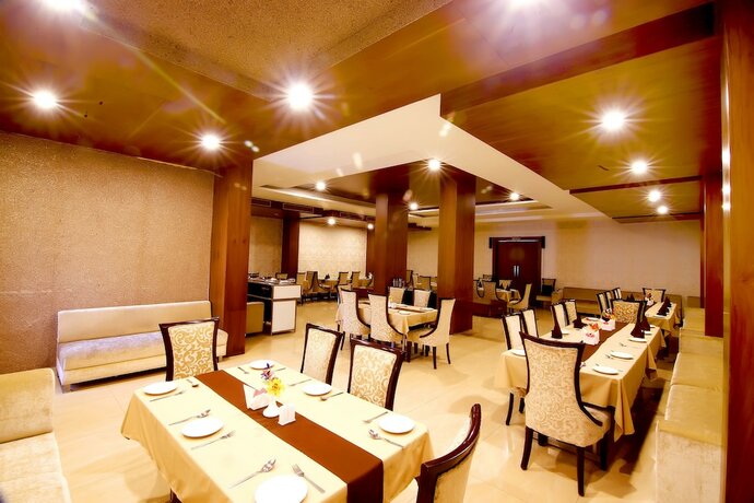 Imagen del bar/restaurante del Hotel Oyo 4779 Vansh Palace. Foto 3
