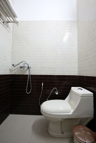 Imagen de la habitación del Hotel Oyo 4856 The Benz. Foto 7