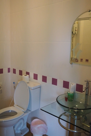 Imagen de la habitación del Hotel Oyo 500 Cordelia Resort Samroiyod. Foto 4