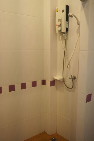 Imagen de la habitación del Hotel Oyo 500 Cordelia Resort Samroiyod. Foto 14