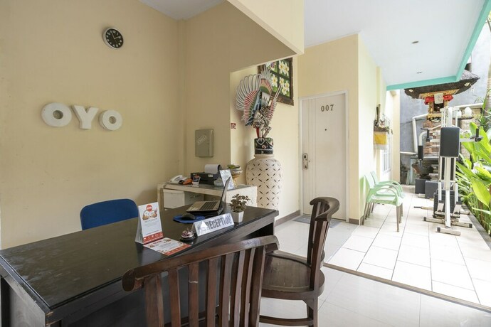 Imagen de los interiores del Hotel Oyo 523 Dedy Beach Inn. Foto 18