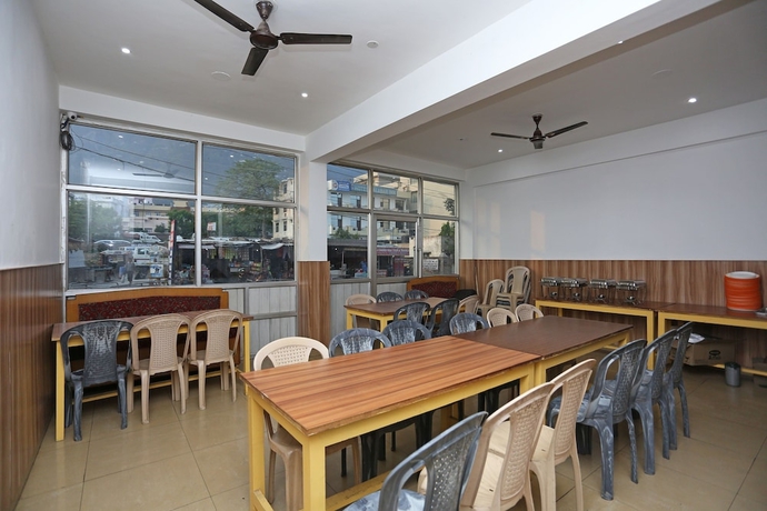 Imagen del bar/restaurante del Hotel Oyo 5239 Satya Shree. Foto 2