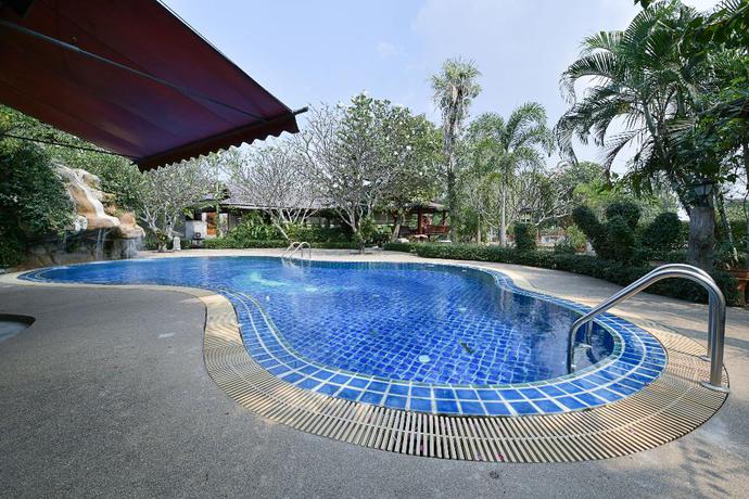 Imagen de la piscina del Hotel Oyo 536 Reuan Kanthima. Foto 13