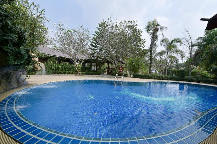 Imagen de la piscina del Hotel Oyo 536 Reuan Kanthima. Foto 14