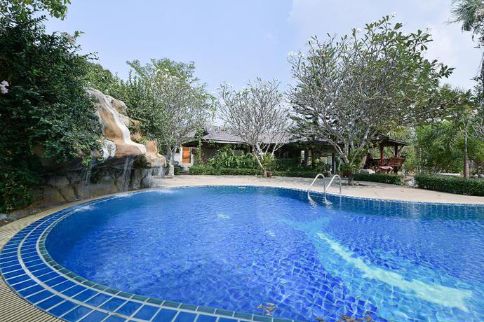 Imagen de la piscina del Hotel Oyo 536 Reuan Kanthima. Foto 15