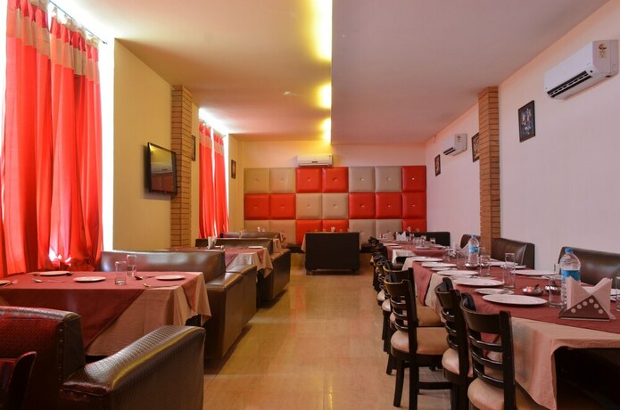 Imagen del bar/restaurante del Hotel Oyo 5389 Polo Club. Foto 5