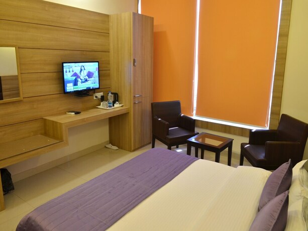 Imagen de la habitación del Hotel Oyo 5389 Polo Club. Foto 6