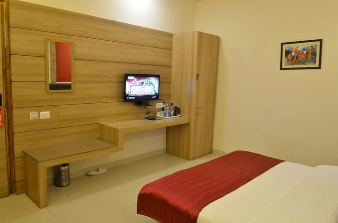 Imagen de la habitación del Hotel Oyo 5389 Polo Club. Foto 9