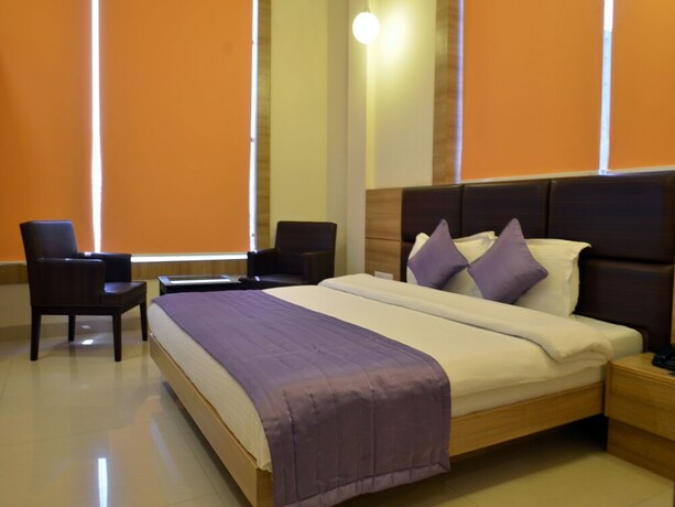 Imagen de la habitación del Hotel Oyo 5389 Polo Club. Foto 16