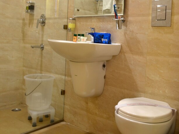 Imagen de la habitación del Hotel Oyo 5389 Polo Club. Foto 17