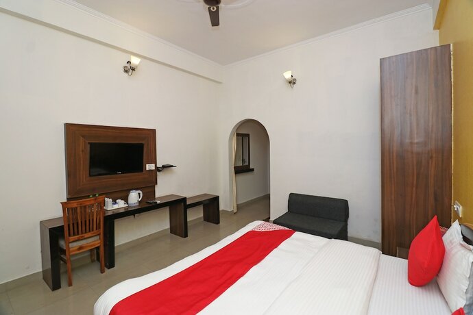 Imagen de la habitación del Hotel Oyo 5589 Pine Oak Resort. Foto 4