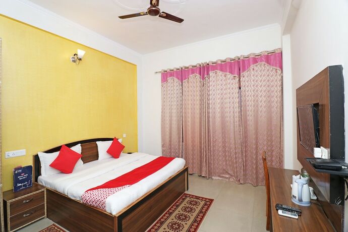 Imagen de la habitación del Hotel Oyo 5589 Pine Oak Resort. Foto 6
