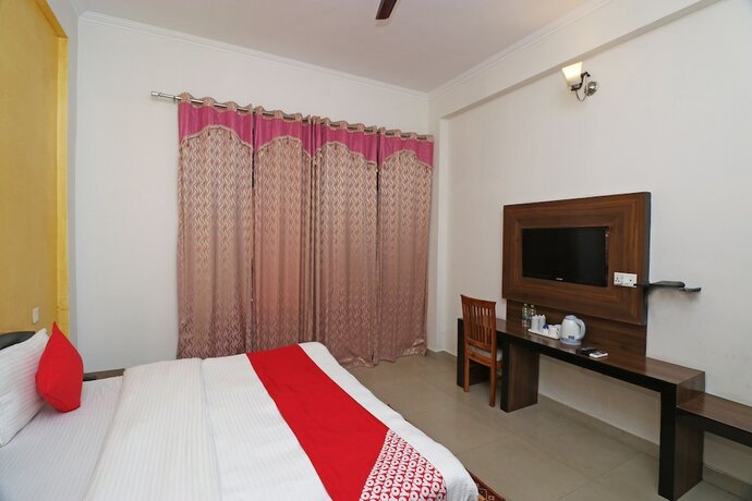 Imagen de la habitación del Hotel Oyo 5589 Pine Oak Resort. Foto 7