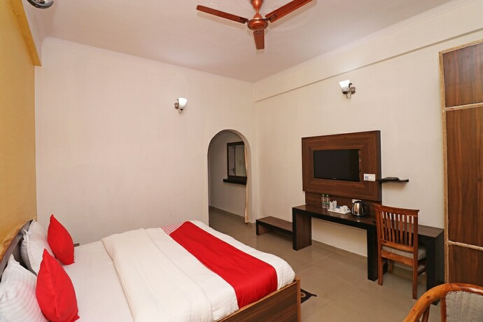 Imagen de la habitación del Hotel Oyo 5589 Pine Oak Resort. Foto 8