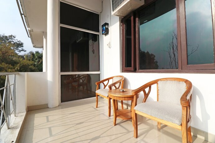 Imagen de la habitación del Hotel Oyo 5589 Pine Oak Resort. Foto 9