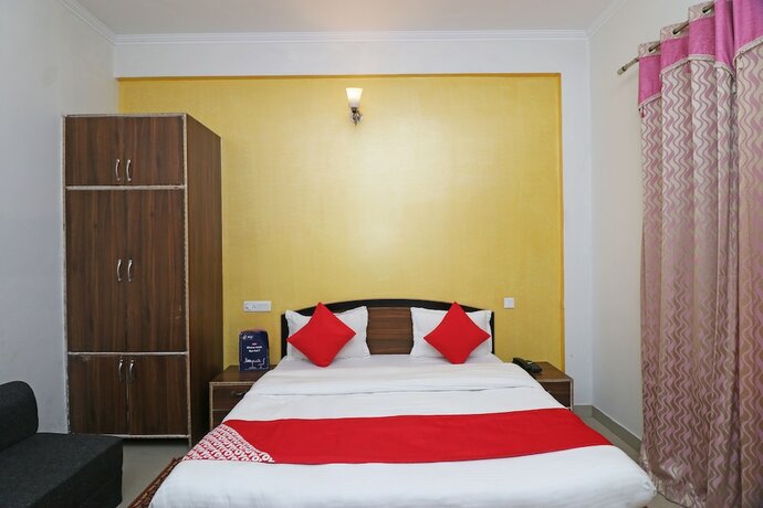 Imagen de la habitación del Hotel Oyo 5589 Pine Oak Resort. Foto 13