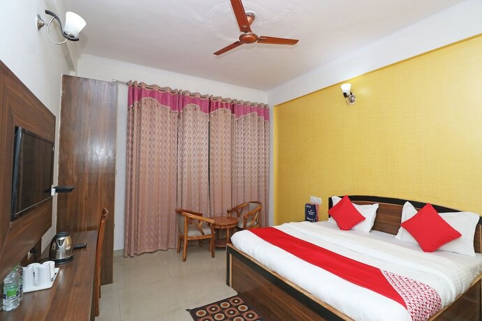 Imagen de la habitación del Hotel Oyo 5589 Pine Oak Resort. Foto 14