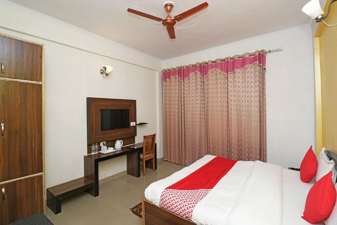 Imagen de la habitación del Hotel Oyo 5589 Pine Oak Resort. Foto 15