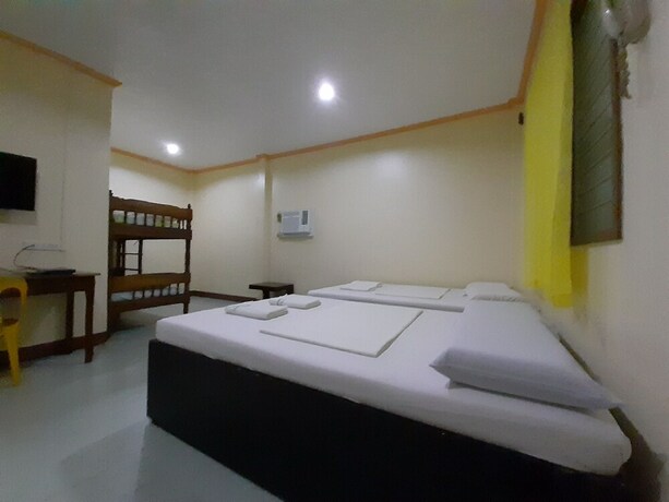 Imagen de la habitación del Hotel Oyo 565 Hillside Resort. Foto 4