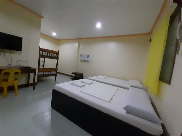 Imagen de la habitación del Hotel Oyo 565 Hillside Resort. Foto 14