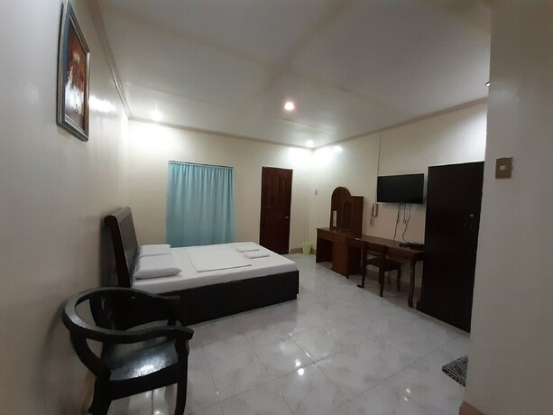 Imagen de la habitación del Hotel Oyo 565 Hillside Resort. Foto 16