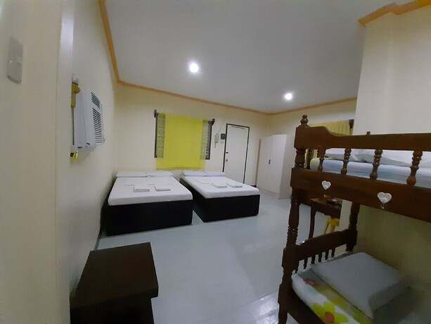 Imagen de la habitación del Hotel Oyo 565 Hillside Resort. Foto 19
