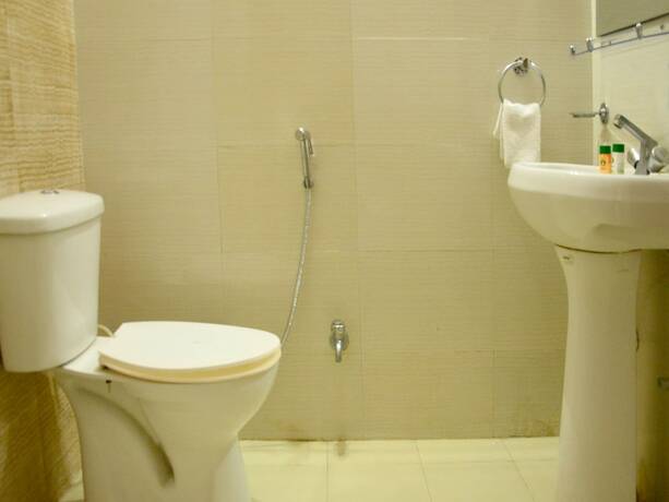 Imagen de la habitación del Hotel Oyo 6012 Rockwell. Foto 10