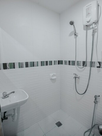 Imagen de la habitación del Hotel Oyo 605 The Quarters. Foto 25