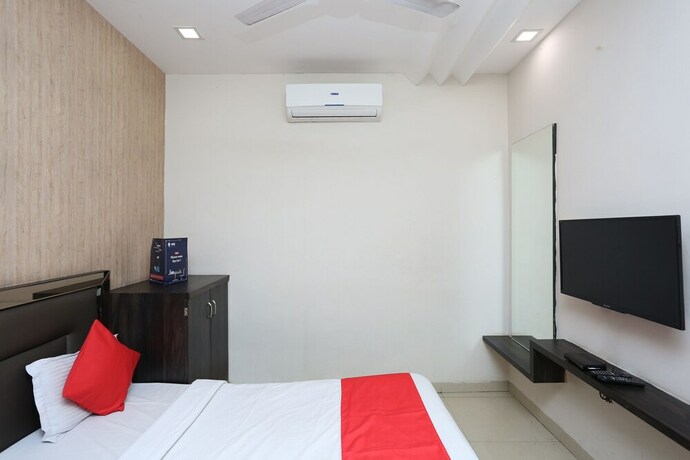 Imagen de la habitación del Hotel Oyo 6325 Kiran. Foto 9