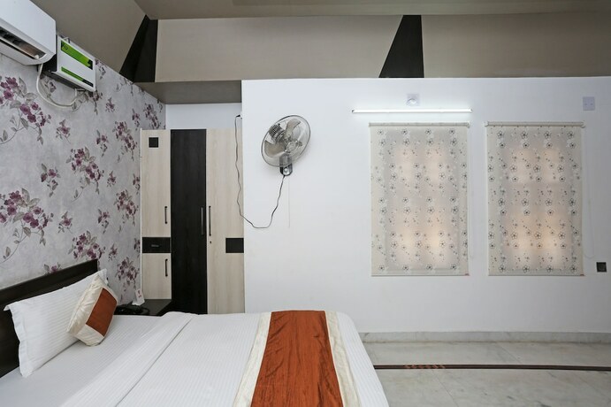Imagen de la habitación del Hotel Oyo 6680 Galaxy International. Foto 6