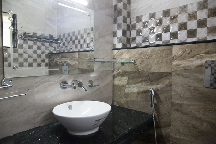 Imagen de la habitación del Hotel Oyo 6680 Galaxy International. Foto 12