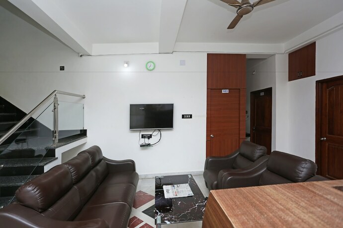 Imagen de la habitación del Hotel Oyo 6680 Galaxy International. Foto 13