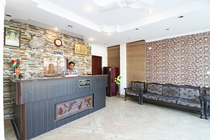 Imagen de los interiores del Hotel Oyo 6706 New Sunder Residency. Foto 16