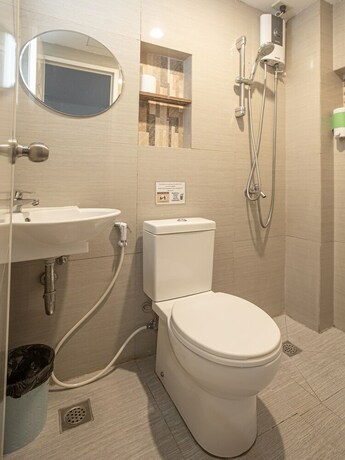 Imagen de la habitación del Hotel Oyo 691 Sulit Dormitel. Foto 16