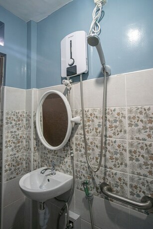 Imagen de la habitación del Hotel Oyo 702 Queens Hometel. Foto 17