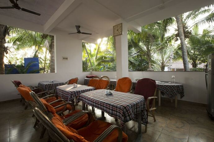 Imagen del bar/restaurante del Hotel Oyo 7490 Bevvan Resort. Foto 19