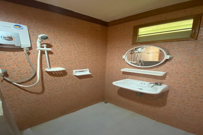 Imagen de la habitación del Hotel Oyo 75380 Bannoichynum Resort Kanchanaburi. Foto 35