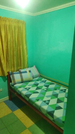 Imagen de la habitación del Hotel Oyo 772 Remedios Apartment. Foto 29