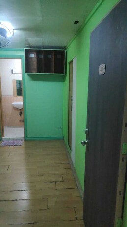 Imagen de la habitación del Hotel Oyo 772 Remedios Apartment. Foto 32