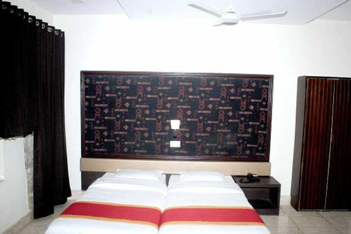 Imagen de la habitación del Hotel Oyo 7880 Navrang. Foto 13