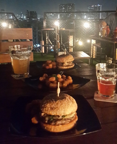 Imagen de la piscina del Hotel Oyo 796 Paradise Sukhumvit. Foto 16