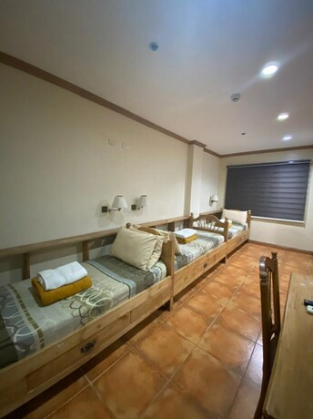 Imagen de la habitación del Hotel Oyo 797 Brickwood Suites. Foto 12