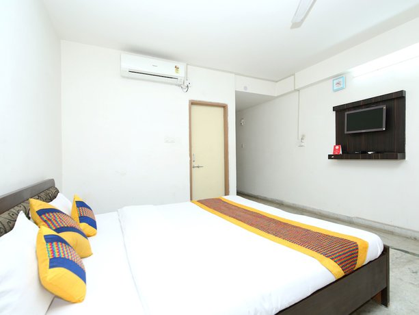 Imagen de la habitación del Hotel Oyo 8170 Datt Residency. Foto 9