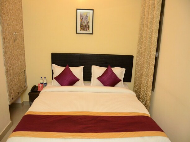 Imagen de la habitación del Hotel Oyo 8448 Shyamal. Foto 37