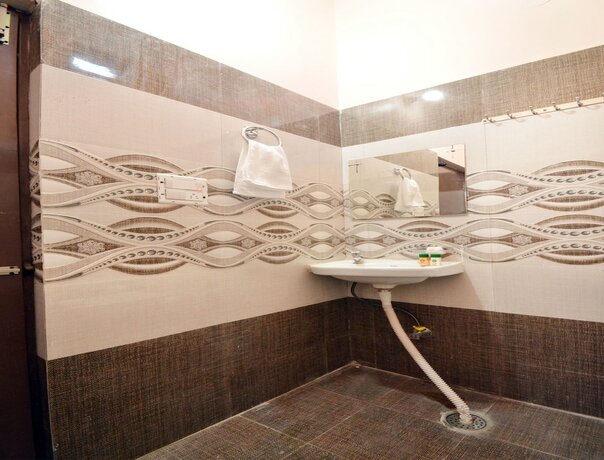 Imagen de la habitación del Hotel Oyo 8452 New Arya 2. Foto 6