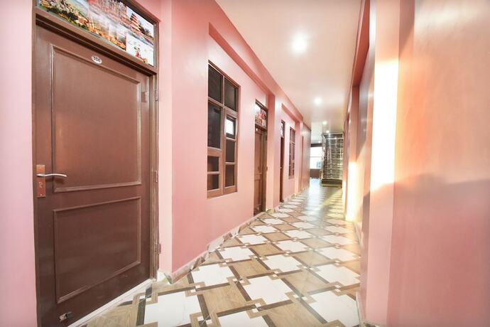 Imagen de los interiores del Hotel Oyo 8452 New Arya 2. Foto 17
