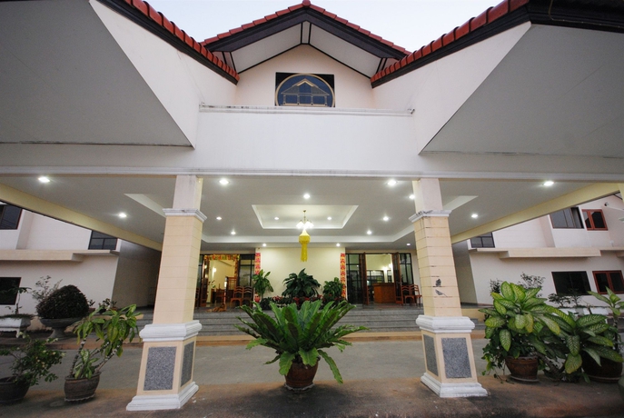Imagen de los exteriores del Hotel Oyo 859 Golden Land. Foto 13